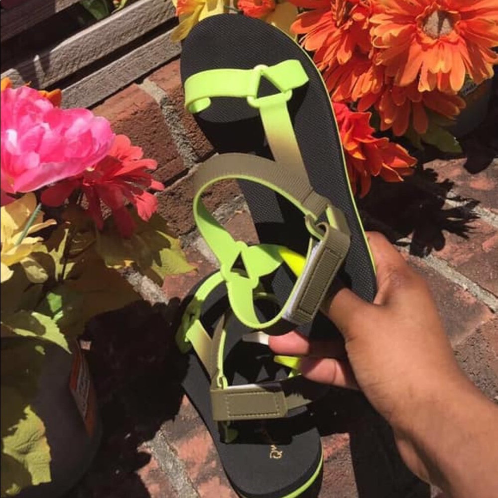 Sandals - Picture 2 of 5